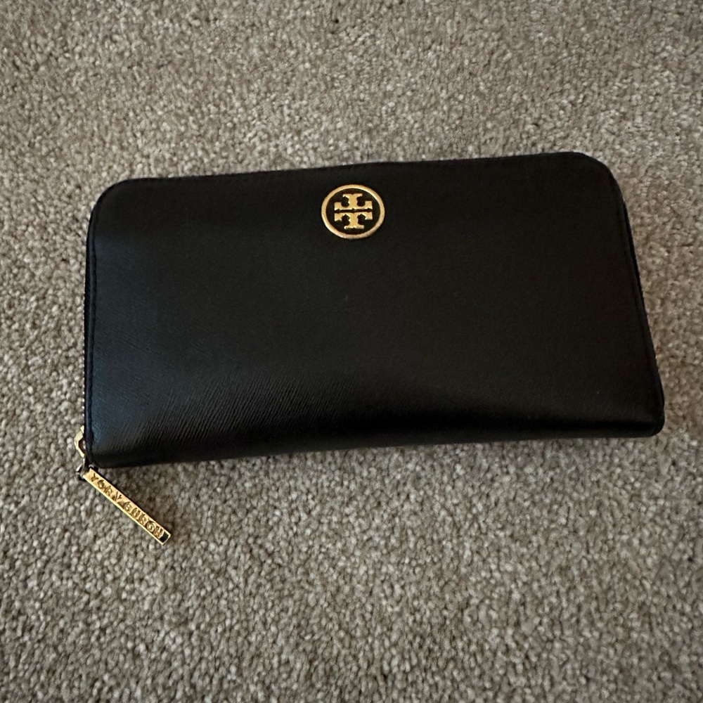 Black Tory Burch wallet